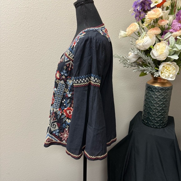 Johnny Was Workshop Embroidered Boho V Neck Cotton Top Size Small - Picture 3 of 8